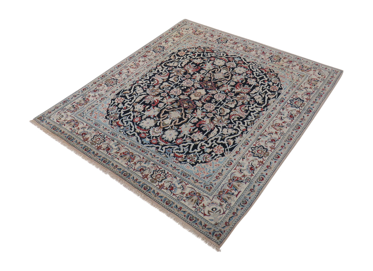 Nain 6 la 127 x 109 cm